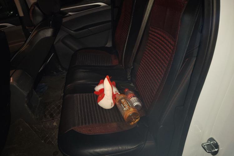 Used SAIC MAXUS T60 2017 2.8T Diesel Manual 4x4 High-Ride Comfort Edition Long Wheelbase China V Standard