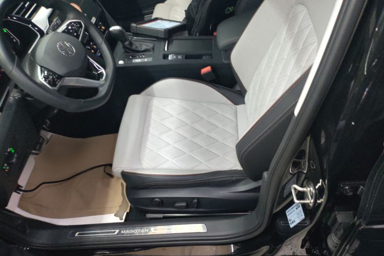 Used Volkswagen Magotan 2024 2 Million Units Zhongxiang Version 330TSI DSG Luxury Edition Left Front Seat