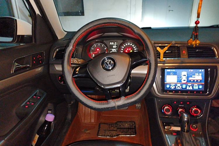 Used Volkswagen Lavida 2015 1.6L Automatic Comfort Edition Steering Wheel