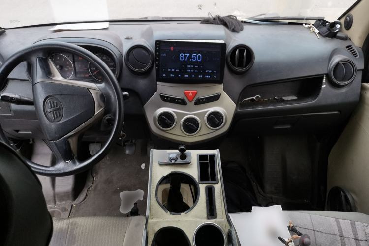 Used FAW Jiabao V80 2014 1.5L Logistics Comfort Model Center Console