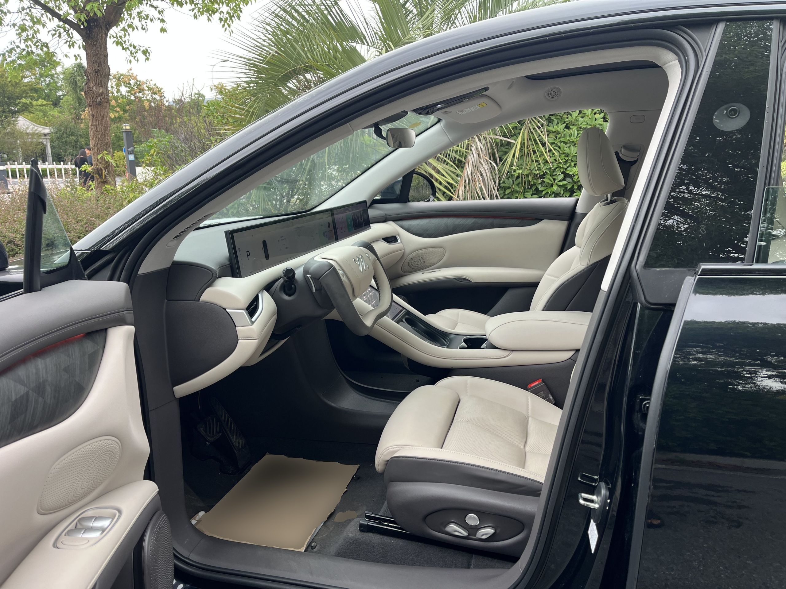 Переднее сиденье в автомобиле