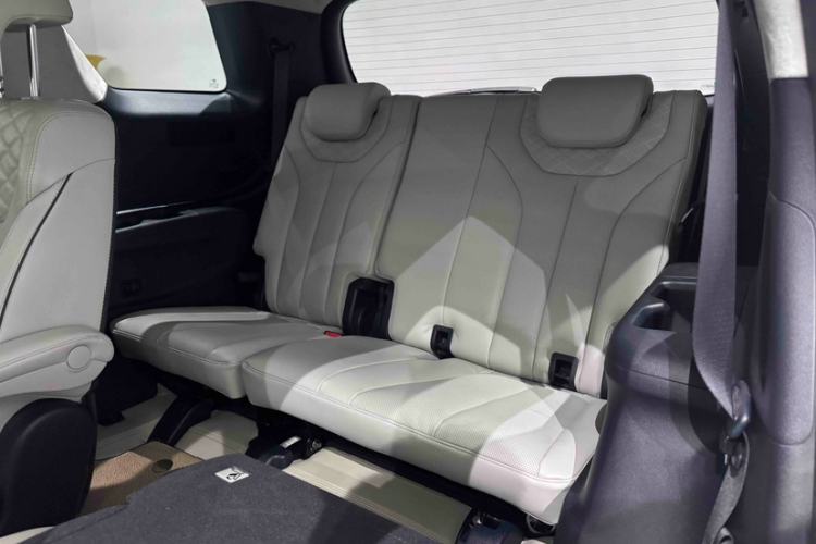 Used Hyundai Palisade 2021 3.5L Automatic 4x4 GLS Interior 8