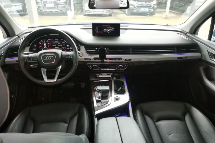 Used Audi Q7 2018 45 TFSI S line Sport Edition Center Console