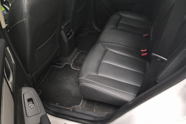 Used Roewe RX5 2019 20T Two-Wheel Drive Automatic 4G Connected Platinum Edition Left Rear Seat