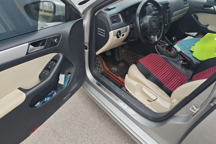 Used Volkswagen Sagitar 2014 1.6L Manual Comfort Model Driver Seat