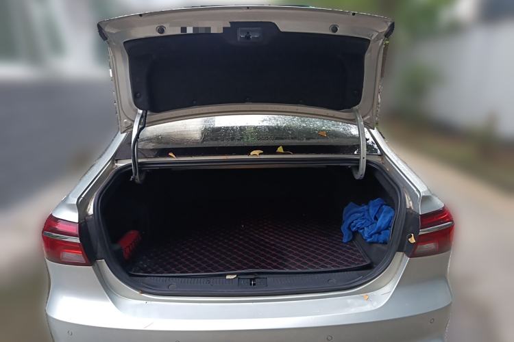 Used Roewe i6 New Energy 2017 45T Hybrid Connect & Smart Enjoyment Edition
