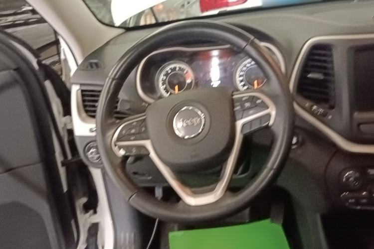 Used Jeep Cherokee 2016 2.0L Superior Edition
