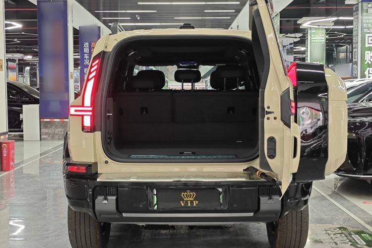 Used Brave warrior M817 2025 Model, Hero Trunk