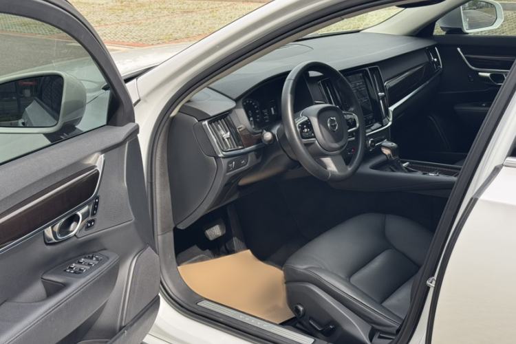 Used Volvo S90 2017 T5 Zhiyuan Edition
