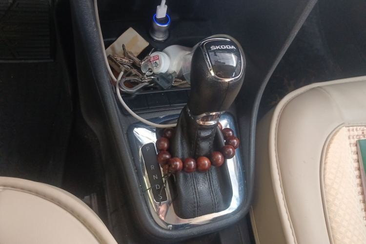 Used Skoda Rapid 2018 1.6L Automatic Comfort Edition Gear Lever