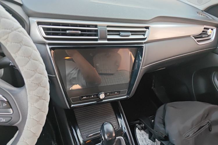 Used Roewe i5 2020 1.5L Automatic 4G Connect Luxury Flagship Edition Audio And AC Panel