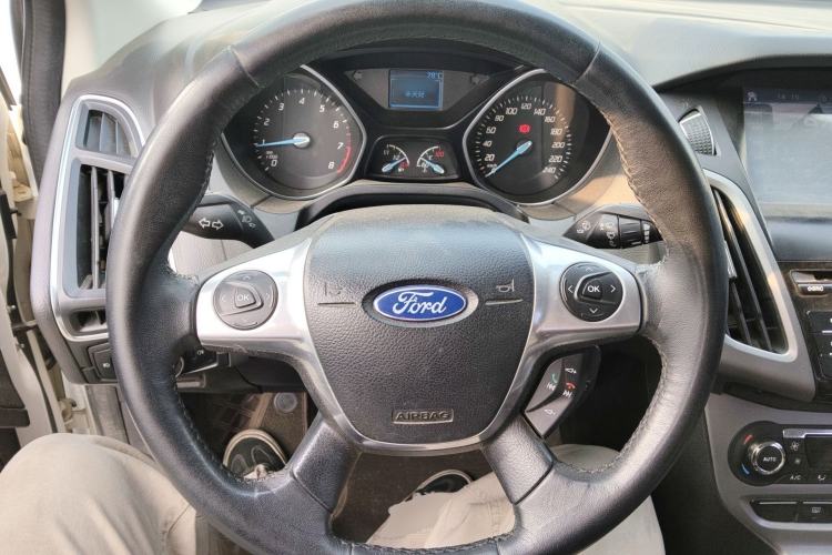 Used Ford Focus 2012 Sedan 1.6L Manual Fashion Edition Steering Wheel