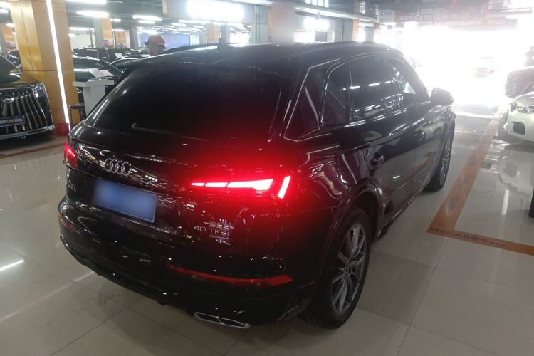 Used Audi Q5L 2022 40T Luxury Dynamic Model Rear Right 45 Deg