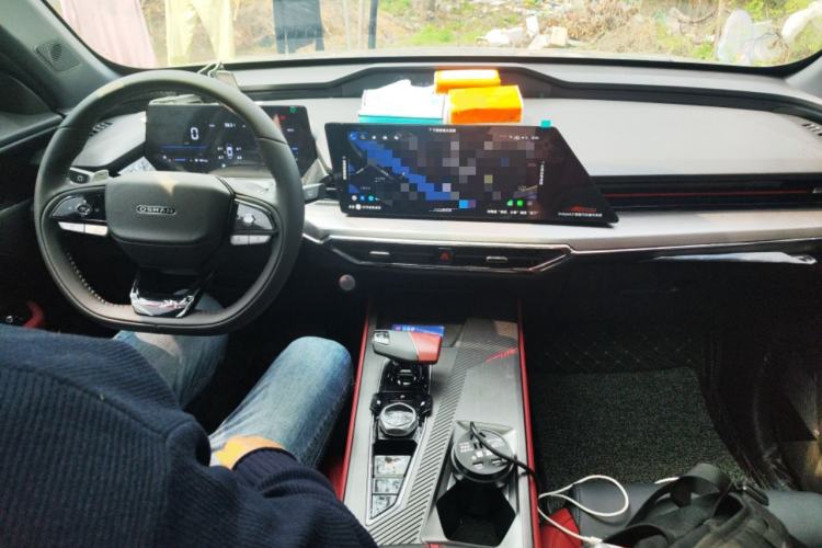 Used CHANGAN OSHAN Z6 2023 Blue Whale 1.5T DCT Smart Luxury Model Center Console