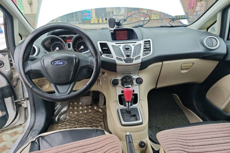Used Ford Fiesta 2011 Sedan 1.5L Automatic Fashion Edition Center Console