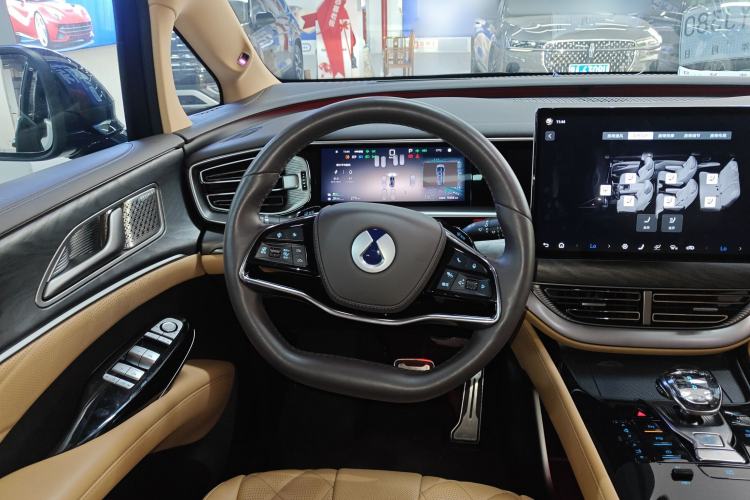 Used Denza D9 2025 DM-i Intelligent Drive 1020 Four-Wheel Drive Prestige Model