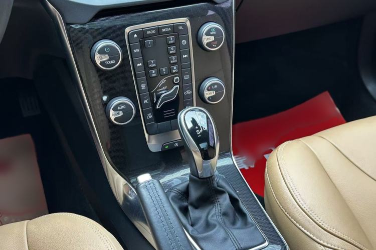 Used Volvo V40 2017 T3 Zhiyi Edition