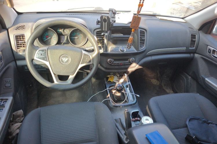 Used Foton Savana 2015 2.0T Manual Two-Wheel Drive Gasoline Luxury Edition 5 Seats