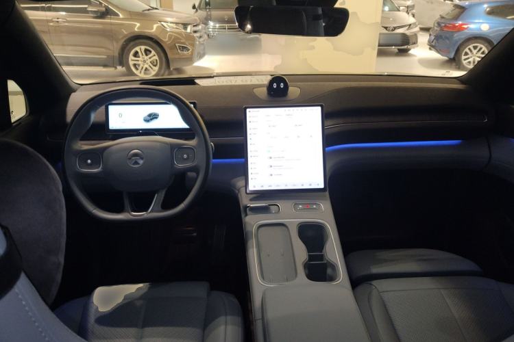 Used Nio EC6 2023 75 kWh Center Console