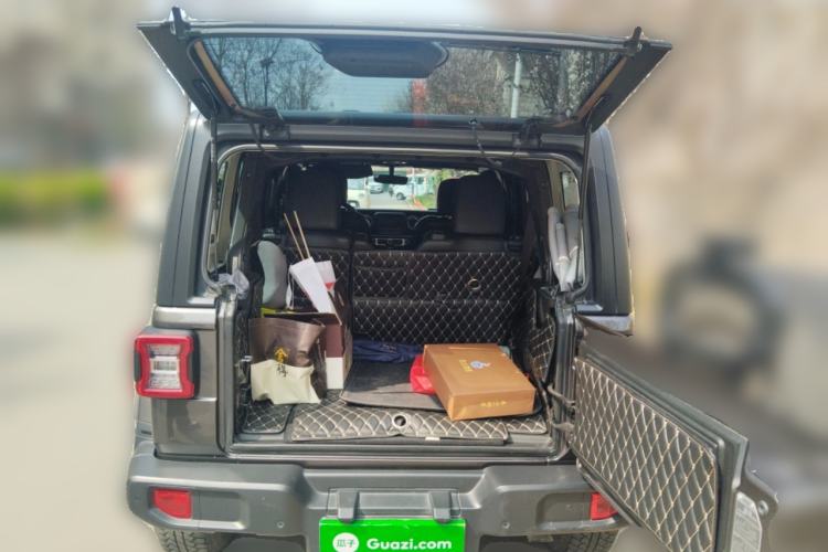 Used Jeep Wrangler 2019 2.0T Sahara Four-Door Version China VI Emission Standard
