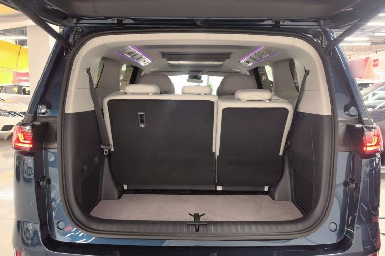 Used VOYAH Dream 2025 PHEV Four-Wheel Drive Prestige Kunpeng Edition Trunk