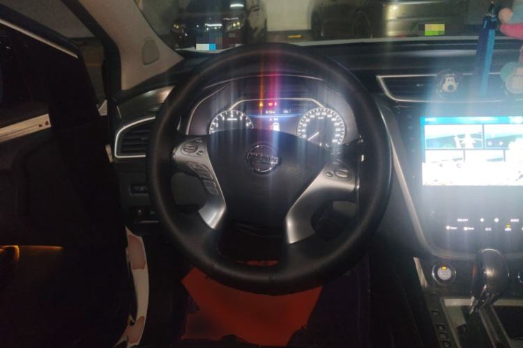 Used Nissan Murano 2019 2.5L XL Two-Wheel Drive Smart Connect Luxury Edition China VI Standard Steering Wheel