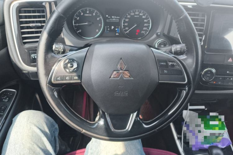 Used Mitsubishi Outlander 2019 2.0L Two-Wheel Drive Comfort Edition 5 Seats China VI Standard Steering Wheel