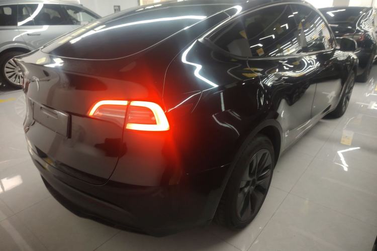 Used Tesla Model Y 2023 Long-Range All-Wheel-Drive Version