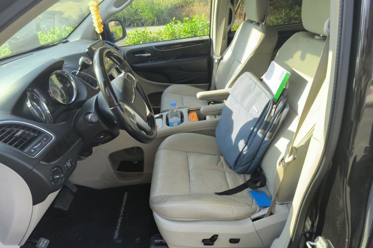 Used Chrysler Grand Voyager 2013 3.6L Luxury Edition Left Front Seat