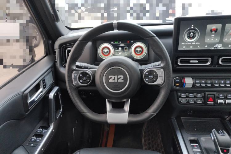 Used 212 T01 2024 2.0T Explorer
