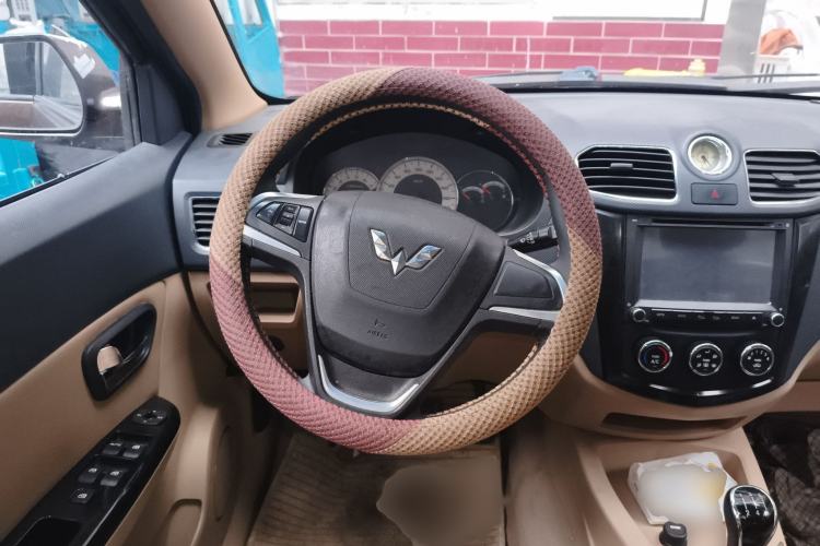 Used Wuling Hongguang 2014 1.5L S Comfort Model
