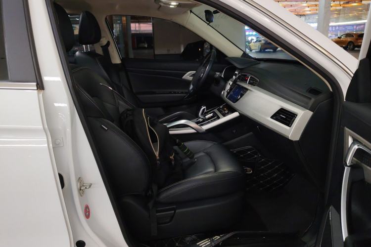 Used Geely Auto Emgrand X7 Sport 2020 1.8TD DCT Two-Wheel Drive Smart Connect 4G-Enabled Version
