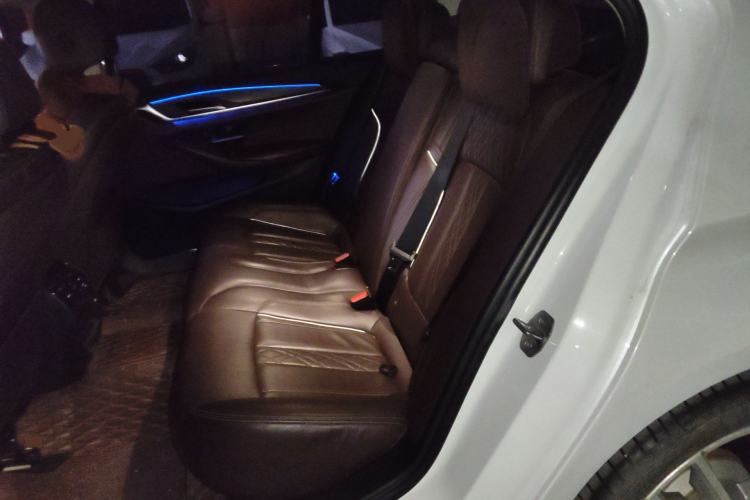 Used BMW 5 Series 2018 Revised Version 530Li Leading Edition Luxury Package Left Rear Seat