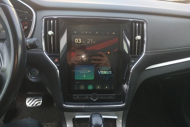 Used Roewe RX5 2016 20T Two-Wheel Drive Automatic Internet Smart Edition
