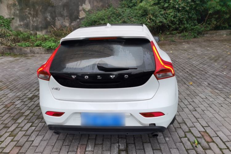 Used Volvo V40 2015 1.6T Zhiyi Edition
