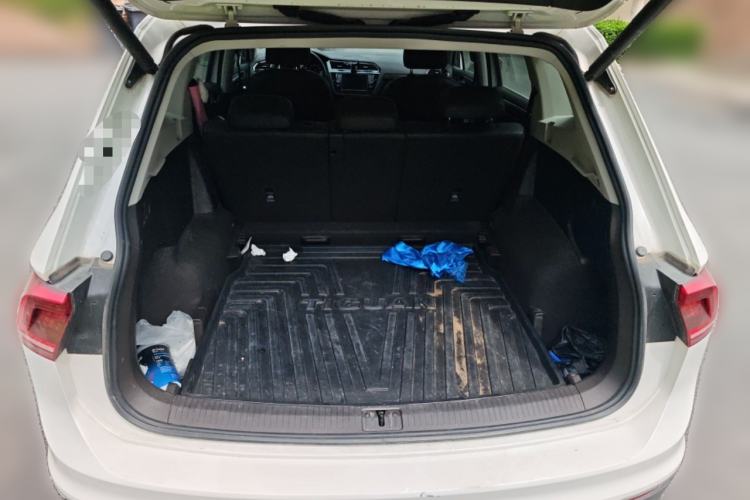 Used Volkswagen Tiguan L 2017 380TSI Automatic All-Wheel-Drive Luxury Edition Trunk