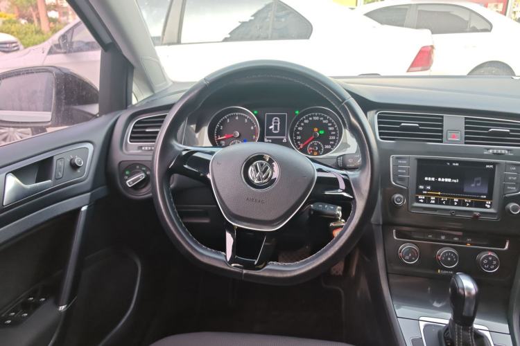 Used Volkswagen Golf 2017 1.6L Automatic Comfort Million-Vehicle Anniversary Edition
