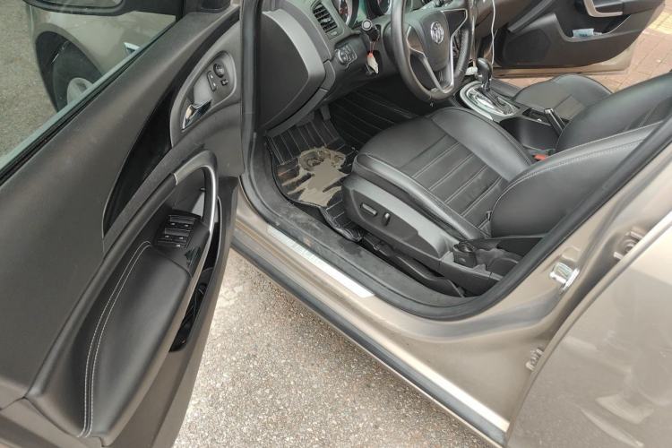 Used Buick Regal 2015 1.6T Fashion Tech Model

