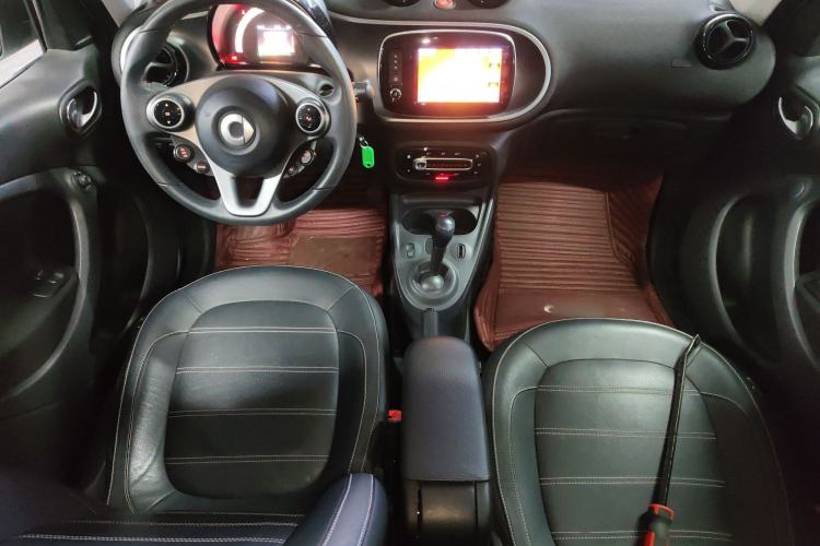 Used smart forfour 2018 0.9T 66 kW Pioneer Edition Center Console