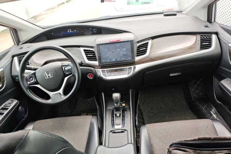 Used Honda Jade 2017 1.8L automatic Comfort version 5 seats Center Console