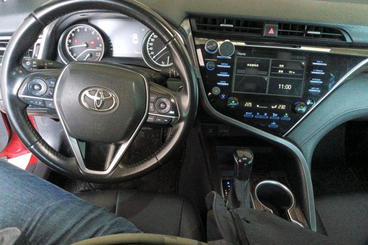 Used Toyota Camry 2018 2.5G Luxury Edition Center Console