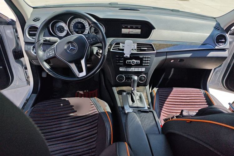 Used Mercedes-Benz C-Class 2013 C 260 CGI Fashion Model Center Console