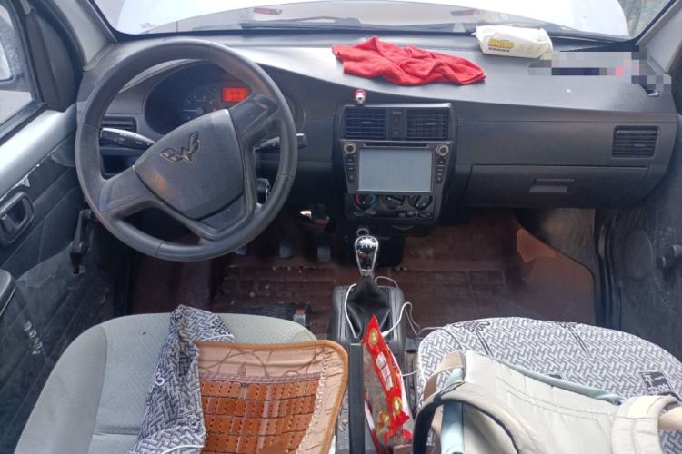 Used Wuling Rongguang 2014 1.5L S Base Version
