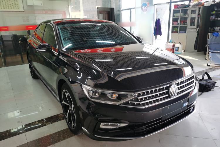 Used Volkswagen Magotan 2023 2 Million Units Limited Edition 330TSI DSG Leading Version Front Right 45 Deg