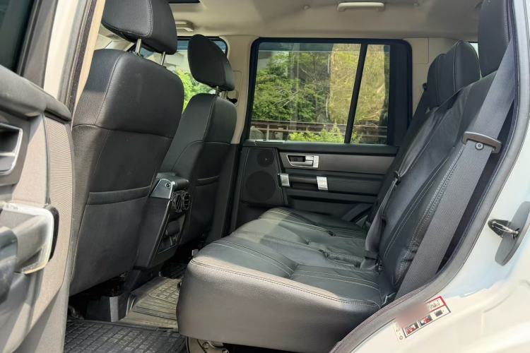 Used Land Rover Discovery 2014 3.0 SC V6 SE Interior 4