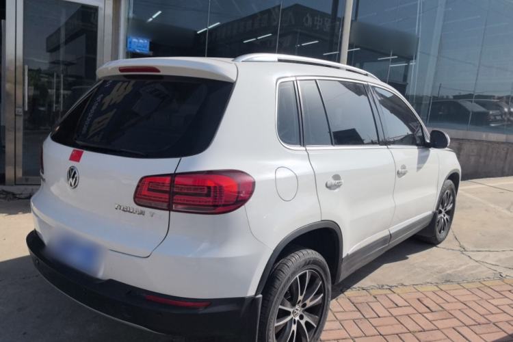 Used Volkswagen Tiguan 2015 1.8TSI Automatic Two-Wheel Drive Luxury Model Rear Right 45 Deg