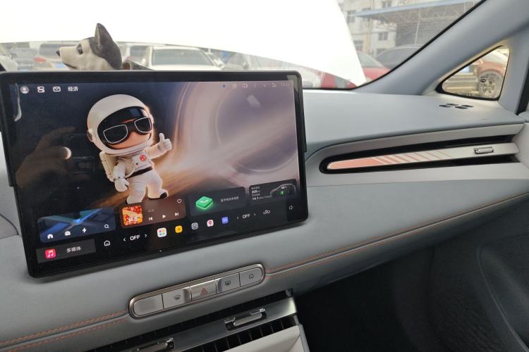 Used MG 4 EV 2026 Model 437 Composed Edition Center Console