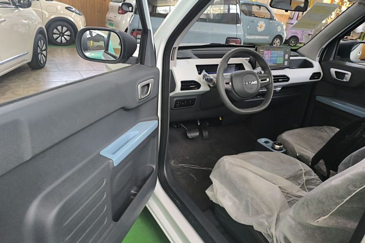 Used Geely Galaxy Panda 2024 Panda Mini 200km Endurance Bear Driver Seat