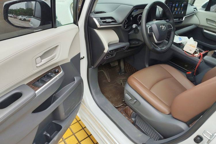 Used Toyota SIENNA 2023 2.5L Hybrid Comfort Edition Driver Seat