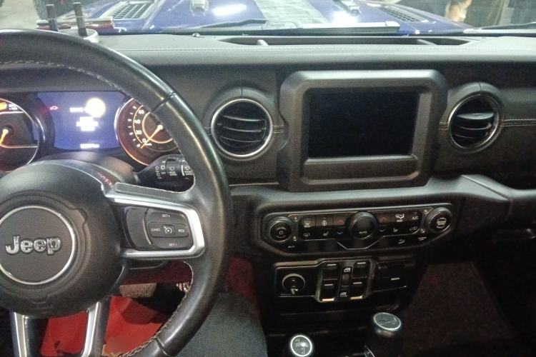 Used Jeep Wrangler 2019 2.0T Sahara Four-Door Version China VI Emission Standard
